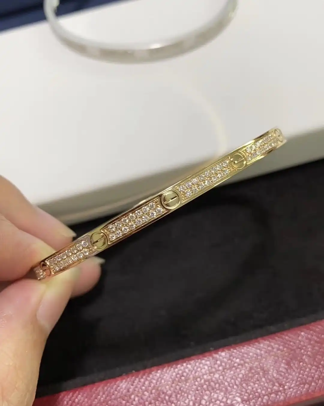 奥格斯堡的神秘魅力:揭开这座德国古城的五大未解之谜,你敢探索吗?