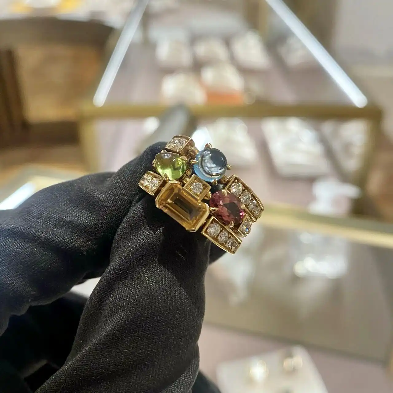 奥格斯堡古堡之谜:探寻德国千年古城的神秘过往,揭开历史面纱的精彩瞬间!